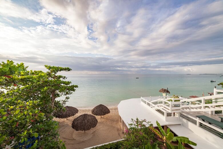 Aparthotel Beach House Condos Negril