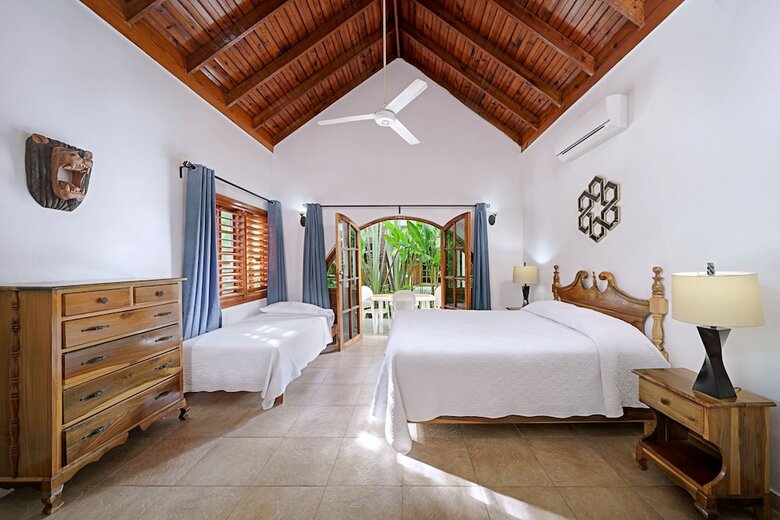 Aparthotel Beach House Condos Negril
