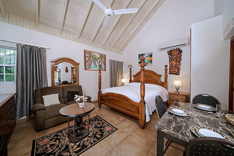 Aparthotel Beach House Condos Negril