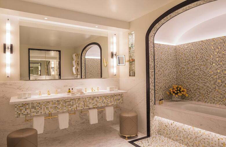 Four Seasons Hotel London At Tower Bridge