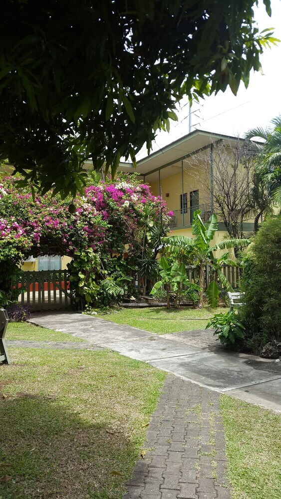 Bananaquit Apartments