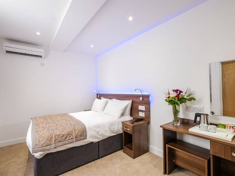 Signature Hotel London