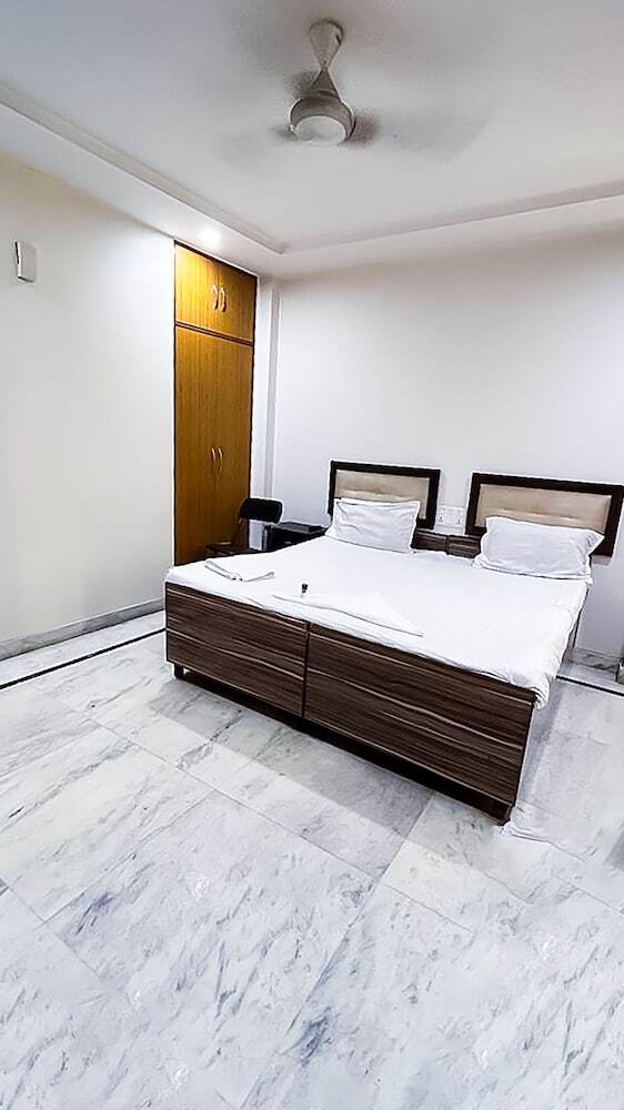 Roomshala 140 Hotel 24&7 Malviya Nagar