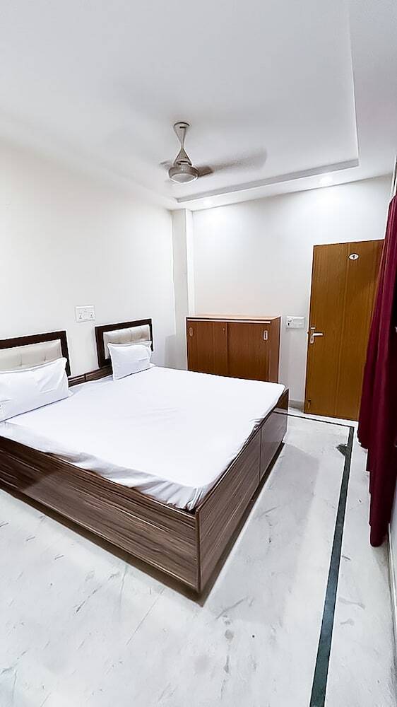 Roomshala 140 Hotel 24&7 Malviya Nagar