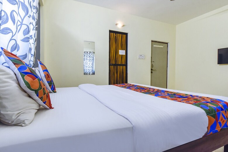 Hotel Fabexpress Royal Pride