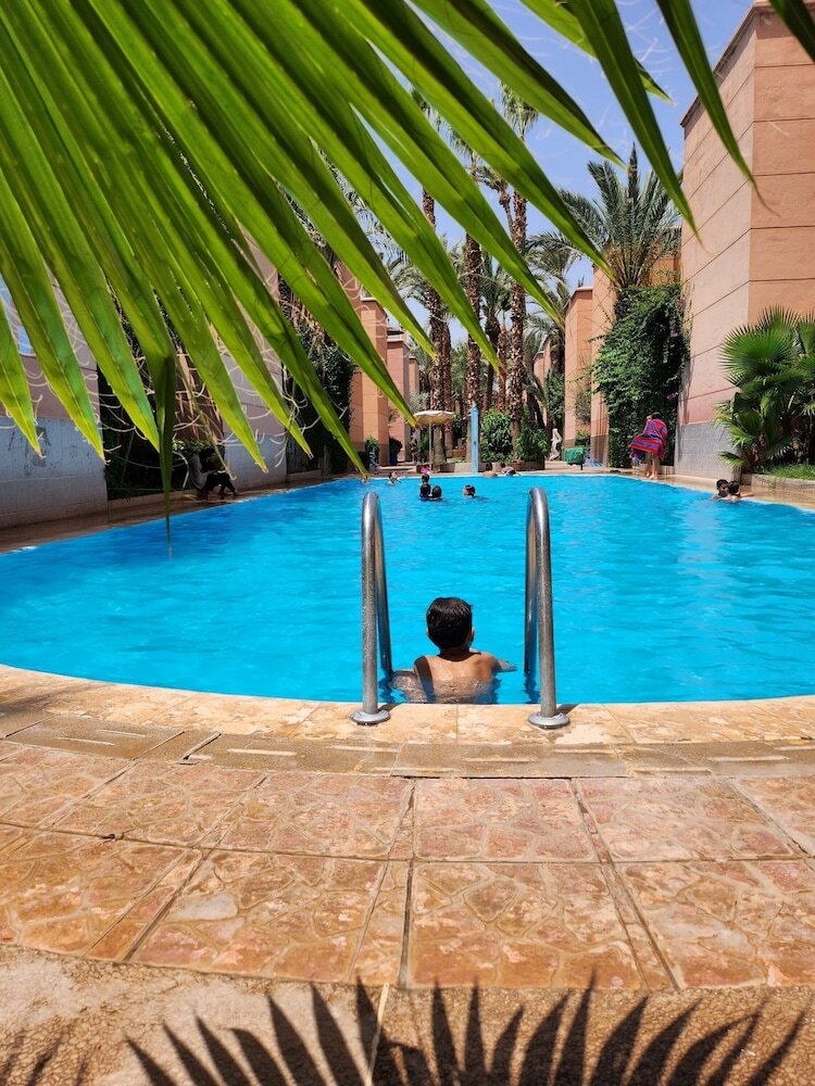 Riad With Outdoor Swimming Pools