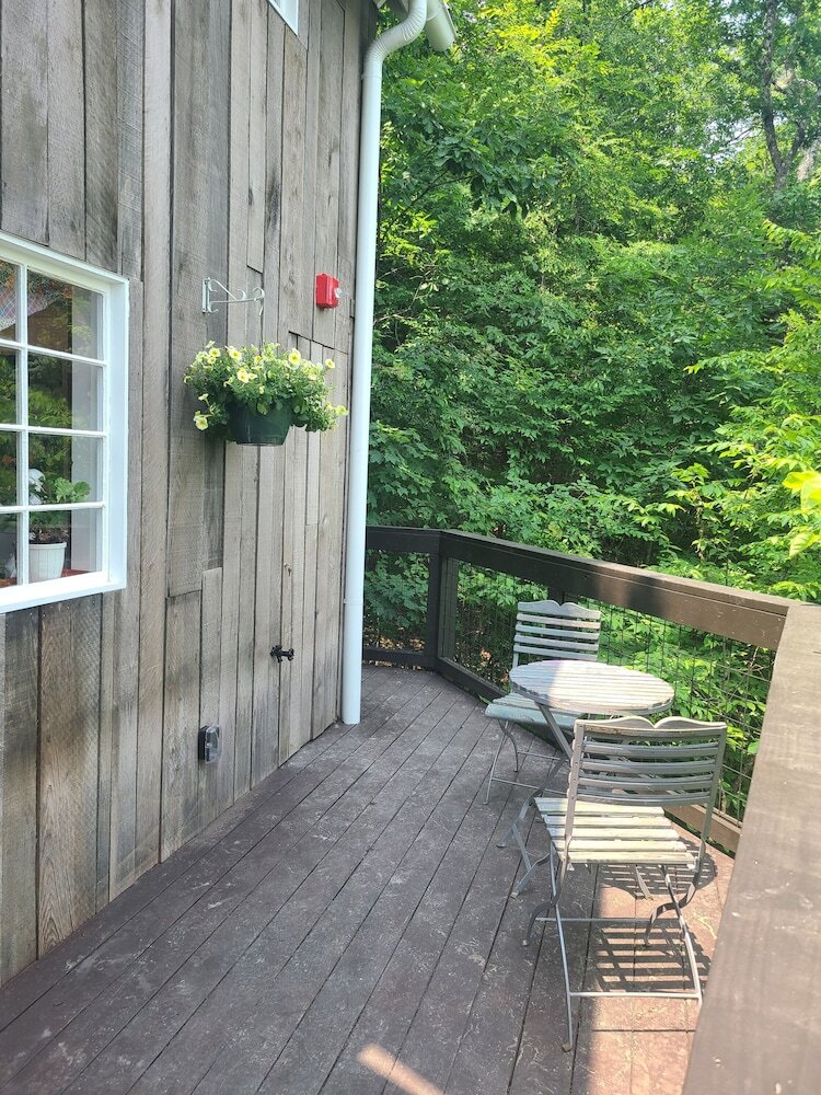 The Treetop Hideaways At Ruby Falls