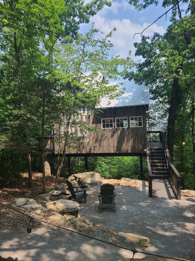 The Treetop Hideaways At Ruby Falls