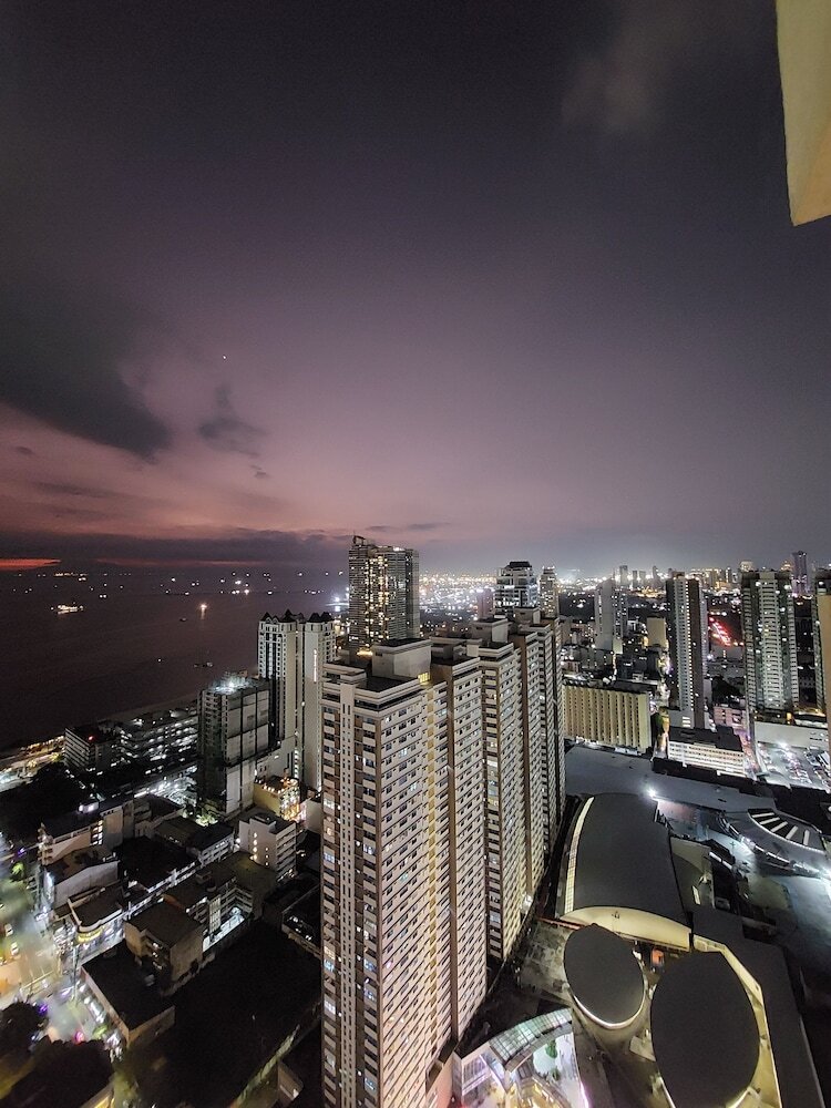 Aparthotel Manila Bay City View Room With Free Pool