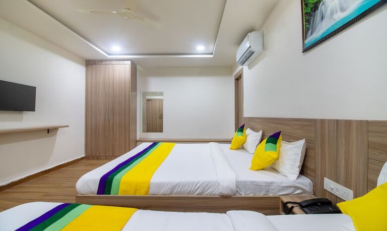 Itsy Hotels Krishna Residency, Govardhan Chauraha