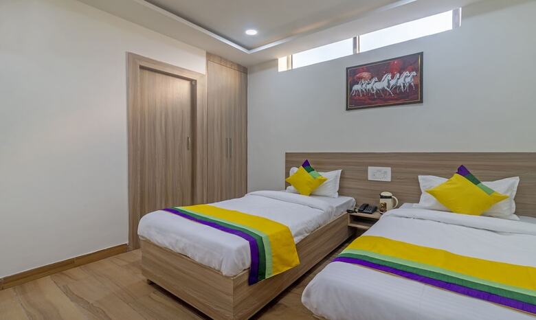 Itsy Hotels Krishna Residency, Govardhan Chauraha
