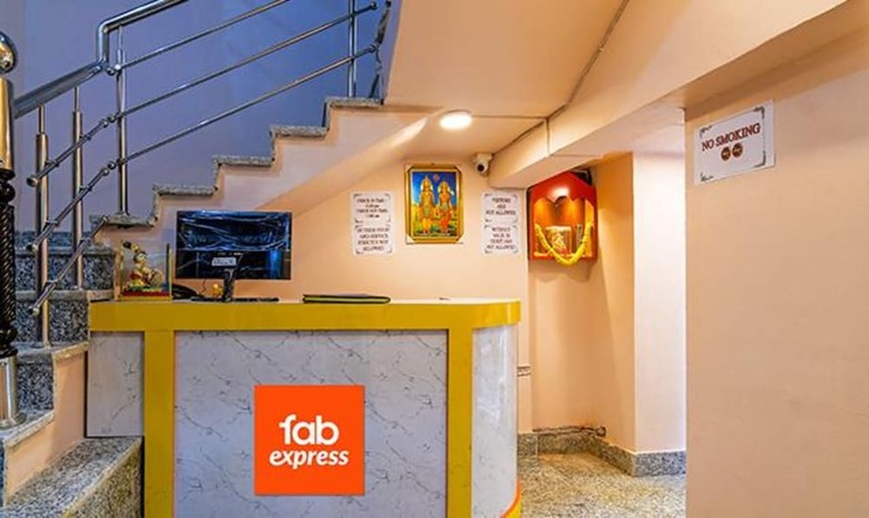 Hotel Fabexpress Golden Palace