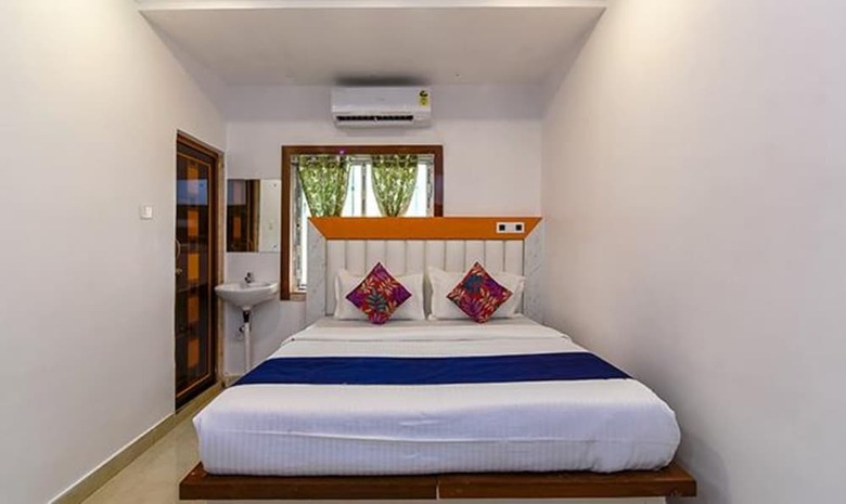 Hotel Fabexpress Golden Palace
