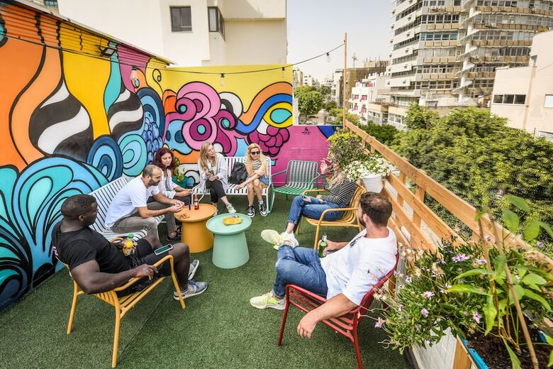 Beta Studios Aparthotel