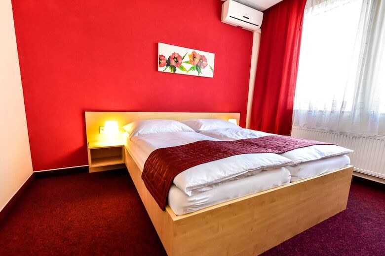 City Hotel
