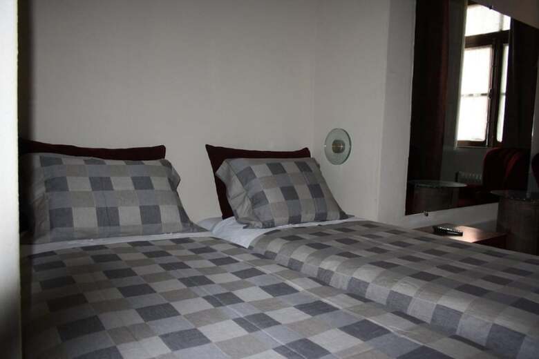 Residencia Pedra Antiga
