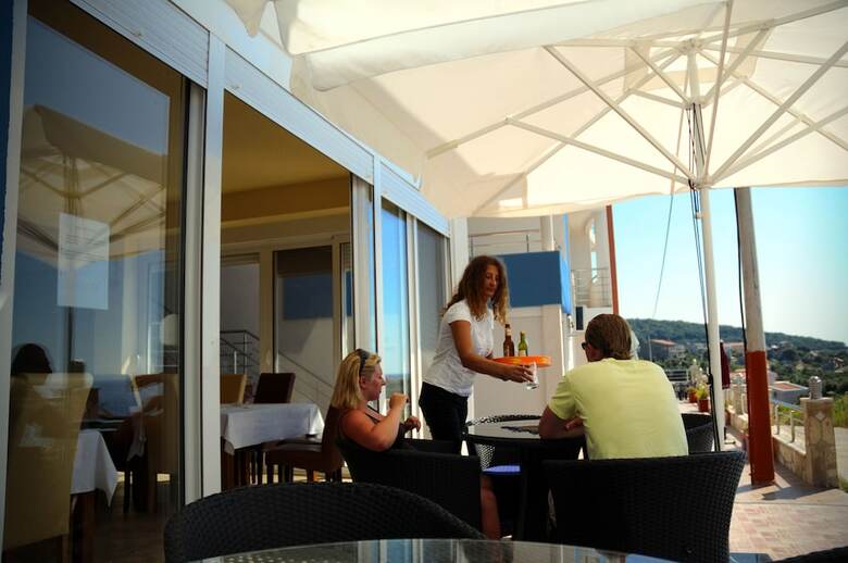 Aparthotel Apartments De Lara