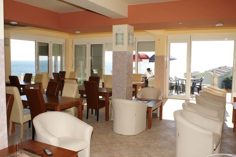 Aparthotel Apartments De Lara