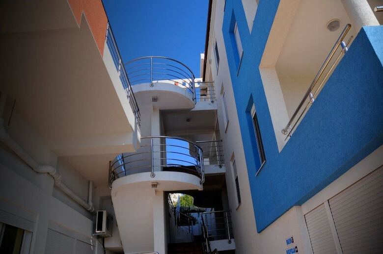 Aparthotel Apartments De Lara
