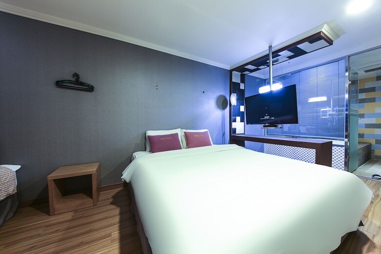 Central Hotel