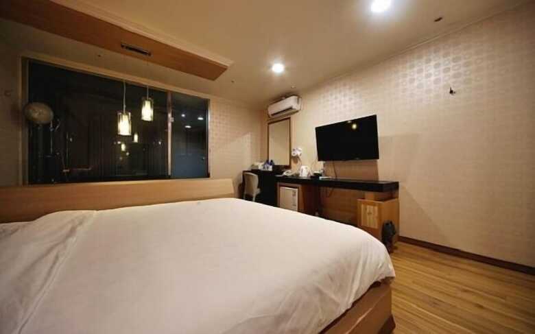 Central Hotel