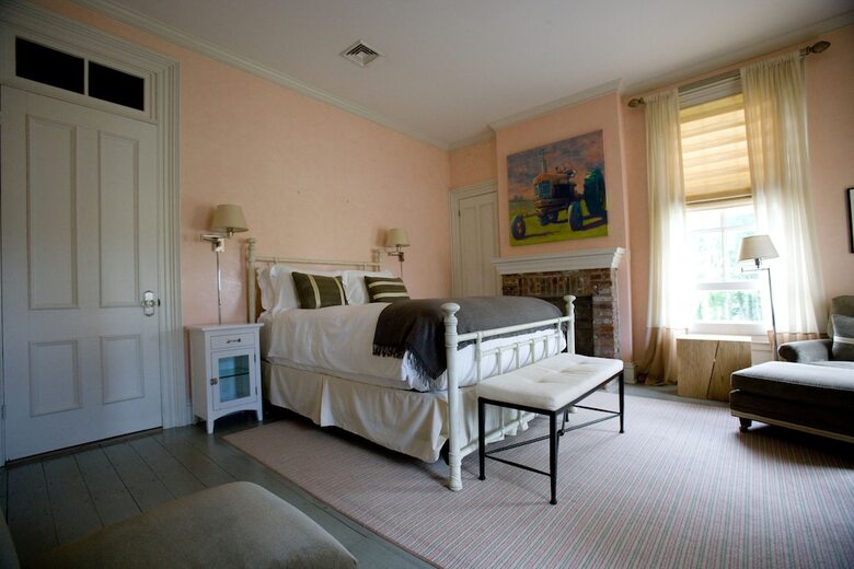 Hotel Jedediah Hawkins Inn