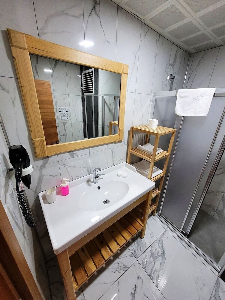 Saruhan Hotel