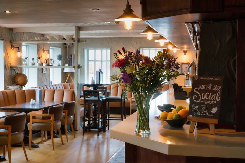 Posada Shard Riverside Hotel, Bar & Restaurant