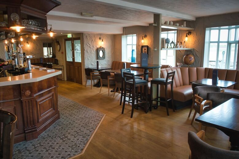 Posada Shard Riverside Hotel, Bar & Restaurant