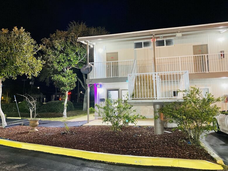 Motel Host Inn