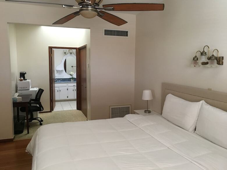 Hotel Burgess