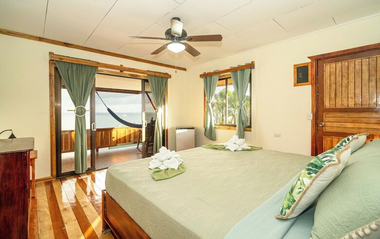 Cotingas Ocean View