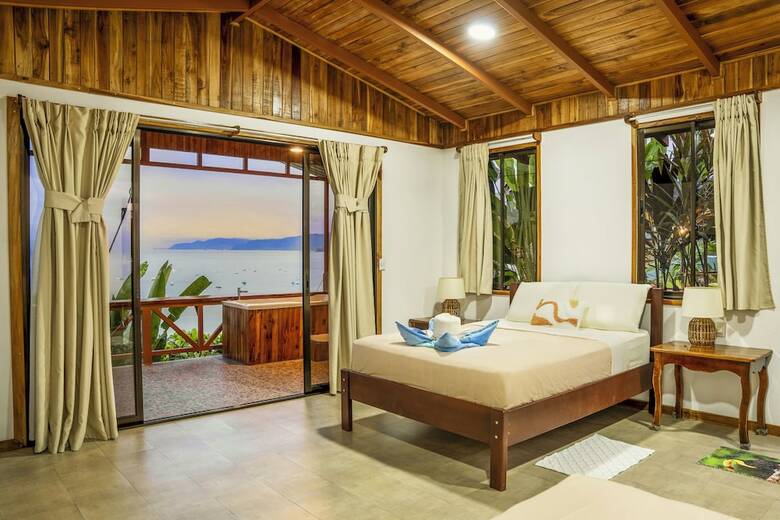 Cotingas Ocean View