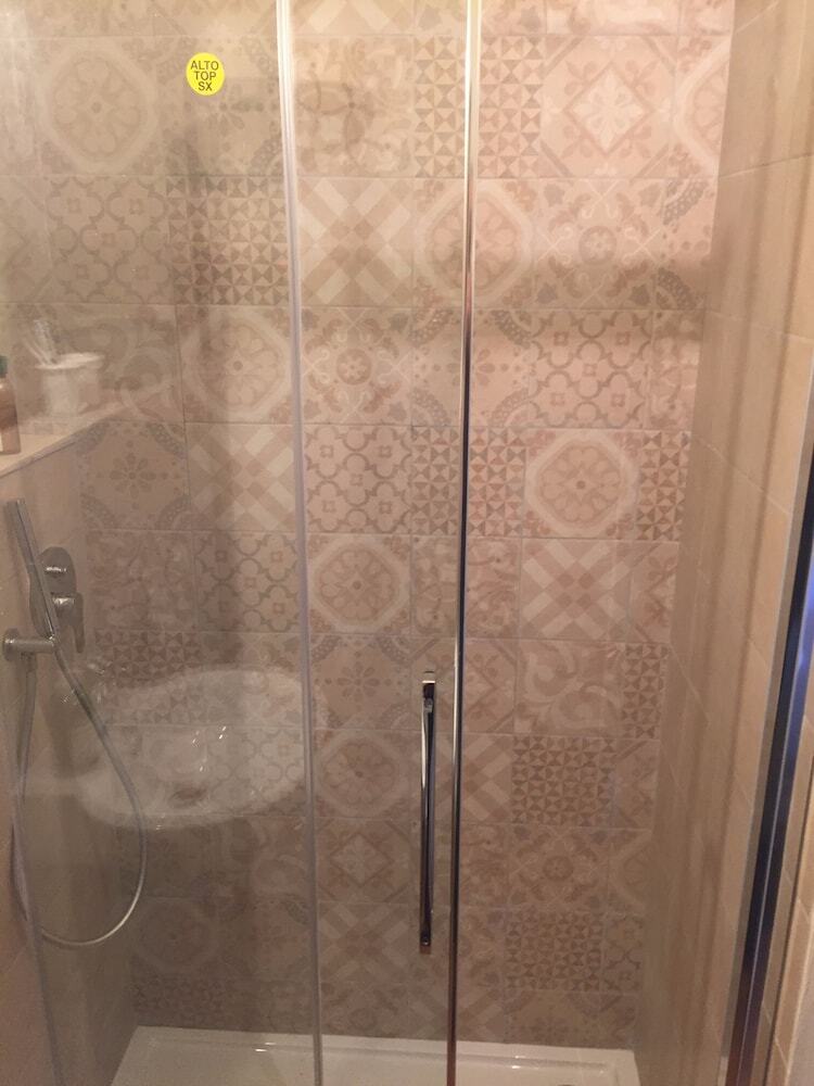 Room-double Room With Services
