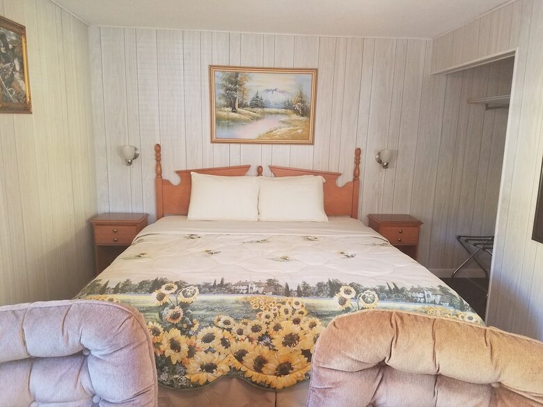 Sunnyside Motel & Cottages