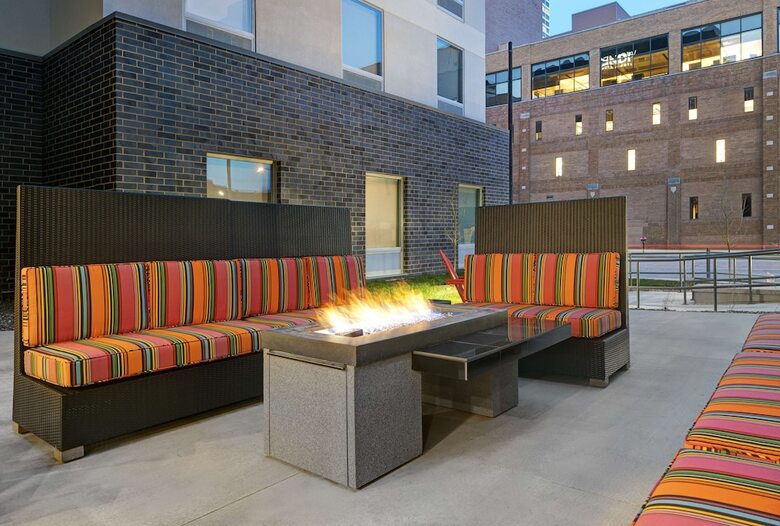 Hotel Home2 Suites By Hilton Milwaukee Downtown