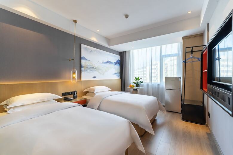 Y� W? Sh� B� Y� M?i J? Hotel