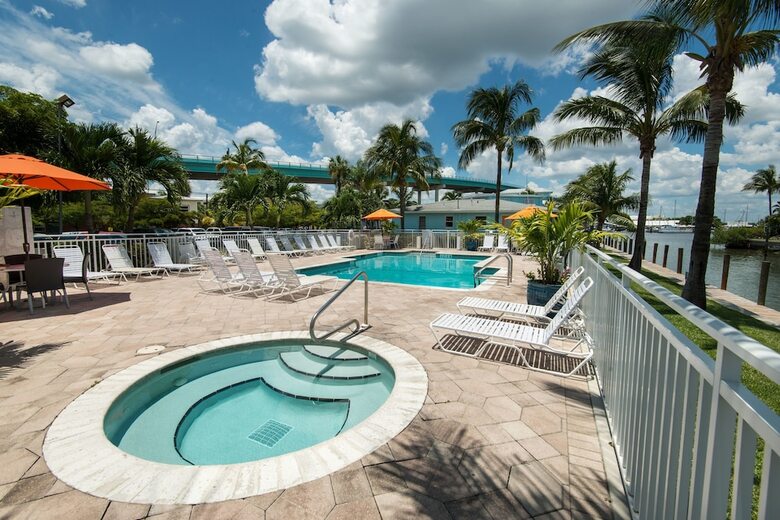 Hotel Matanzas Inn Bayside Resort And Marina