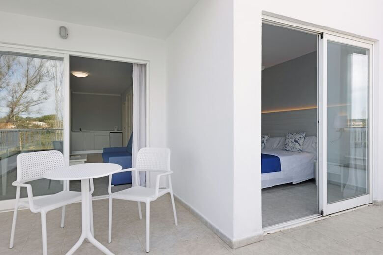Flipflop Cala Mand�a Hotel