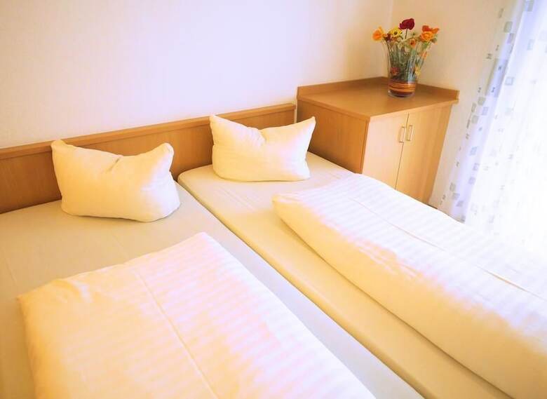 Hotel Boardinghouse H�hn