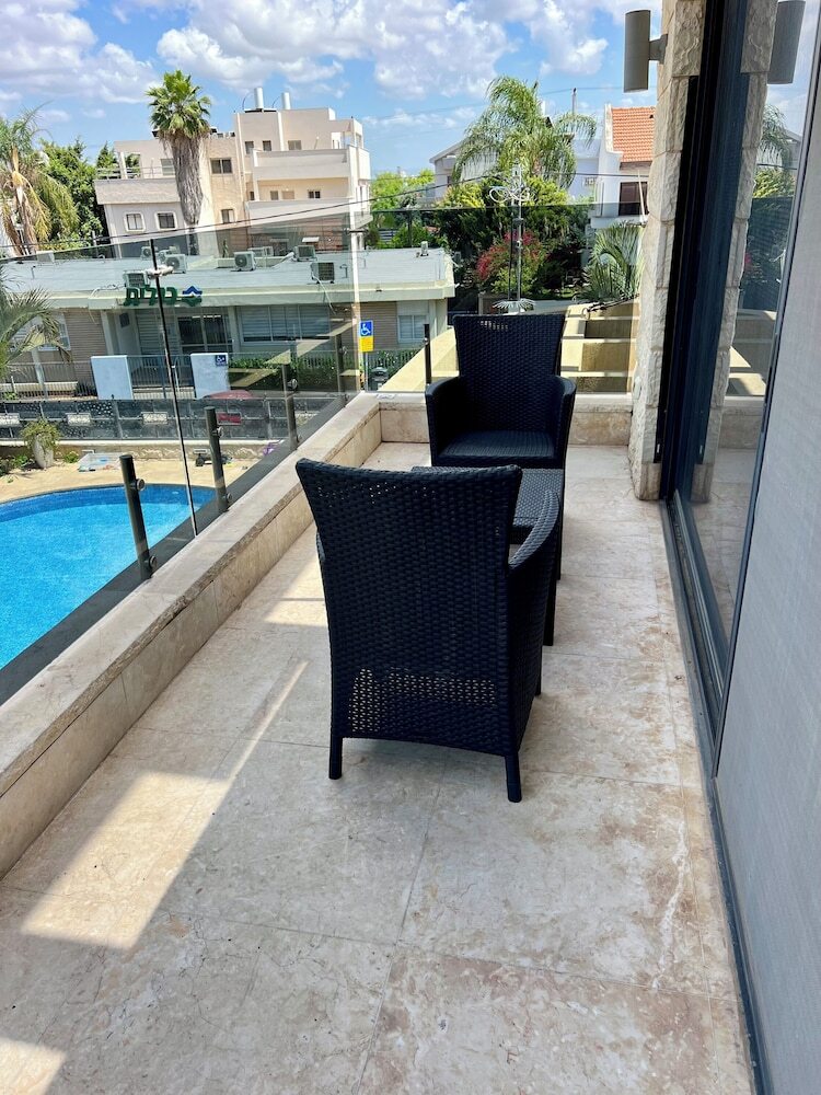 Grace Holon Villa & Pool