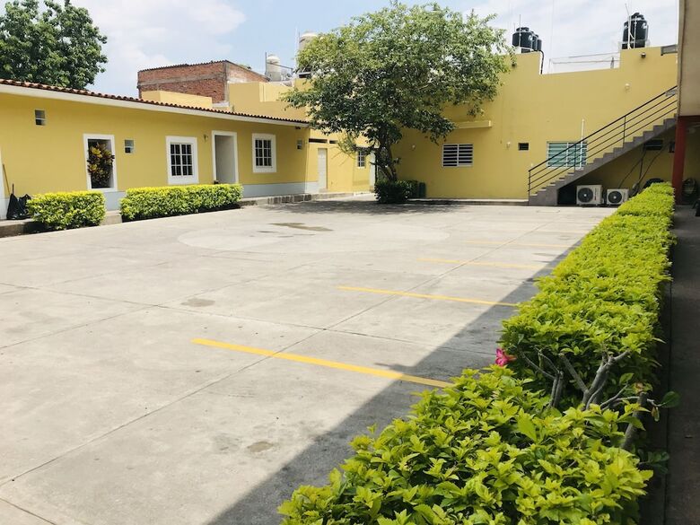 Hotel Montroi City