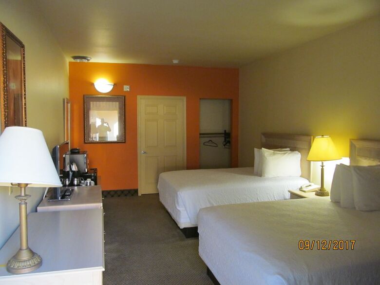 Motel Sunbridge Inn & Suites