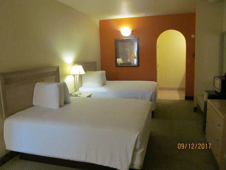 Motel Sunbridge Inn & Suites