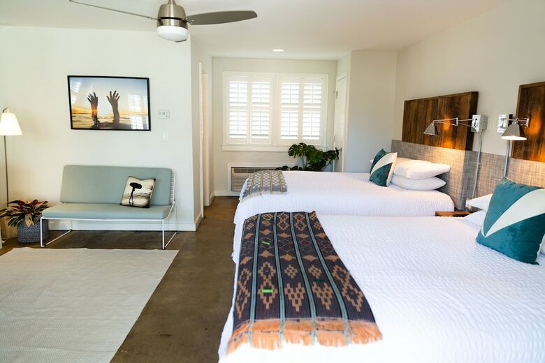 The Hotel Palms