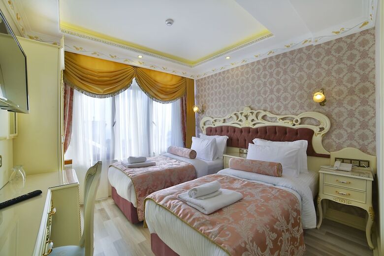 Nayla Palace Hotel