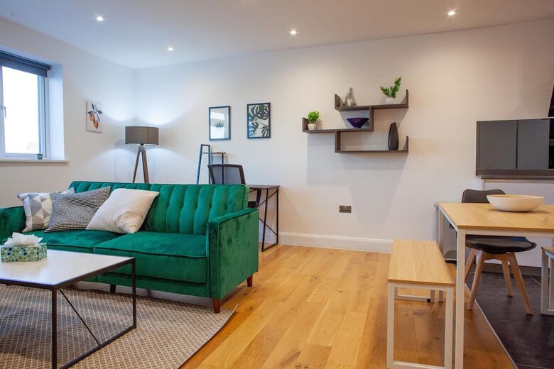 Hotel Panther House By Oval