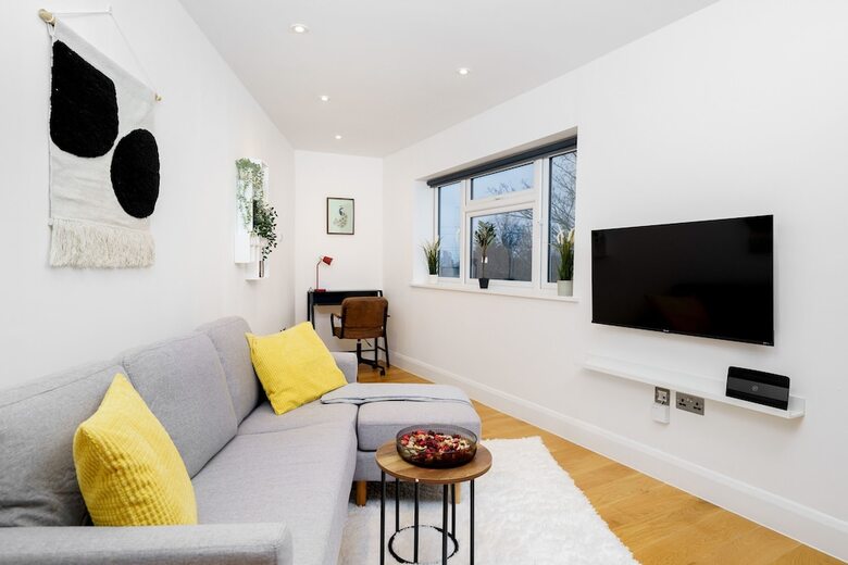 Hotel Panther House By Oval