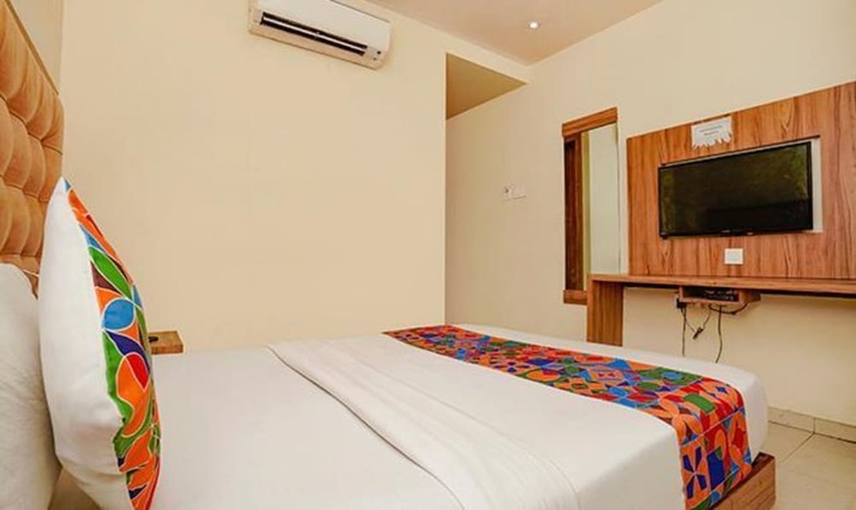 Hotel Fabexpress Emerald Inn
