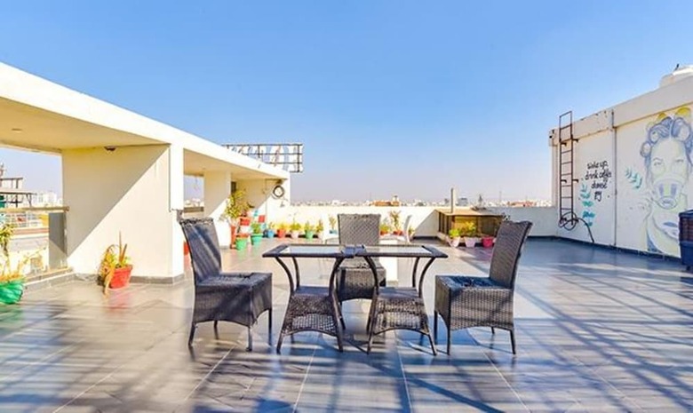 Fabhotel Cm Palace